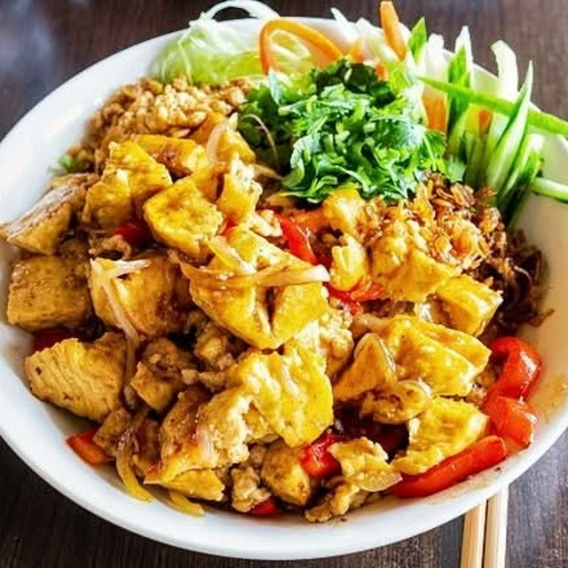 Lemongrass Tofu Stir Fried on Vermicelli Bowl.