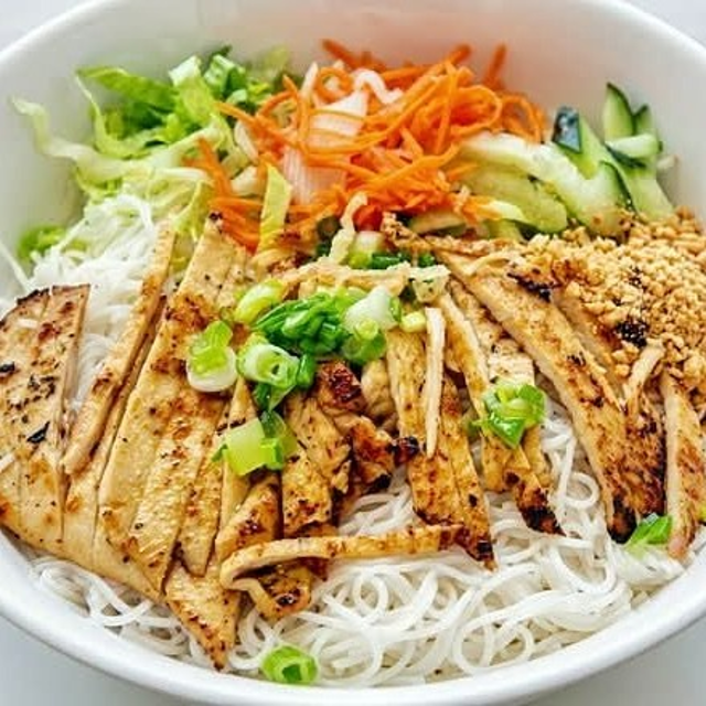 Grilled Chicken Vermicelli Noodle Bowl.